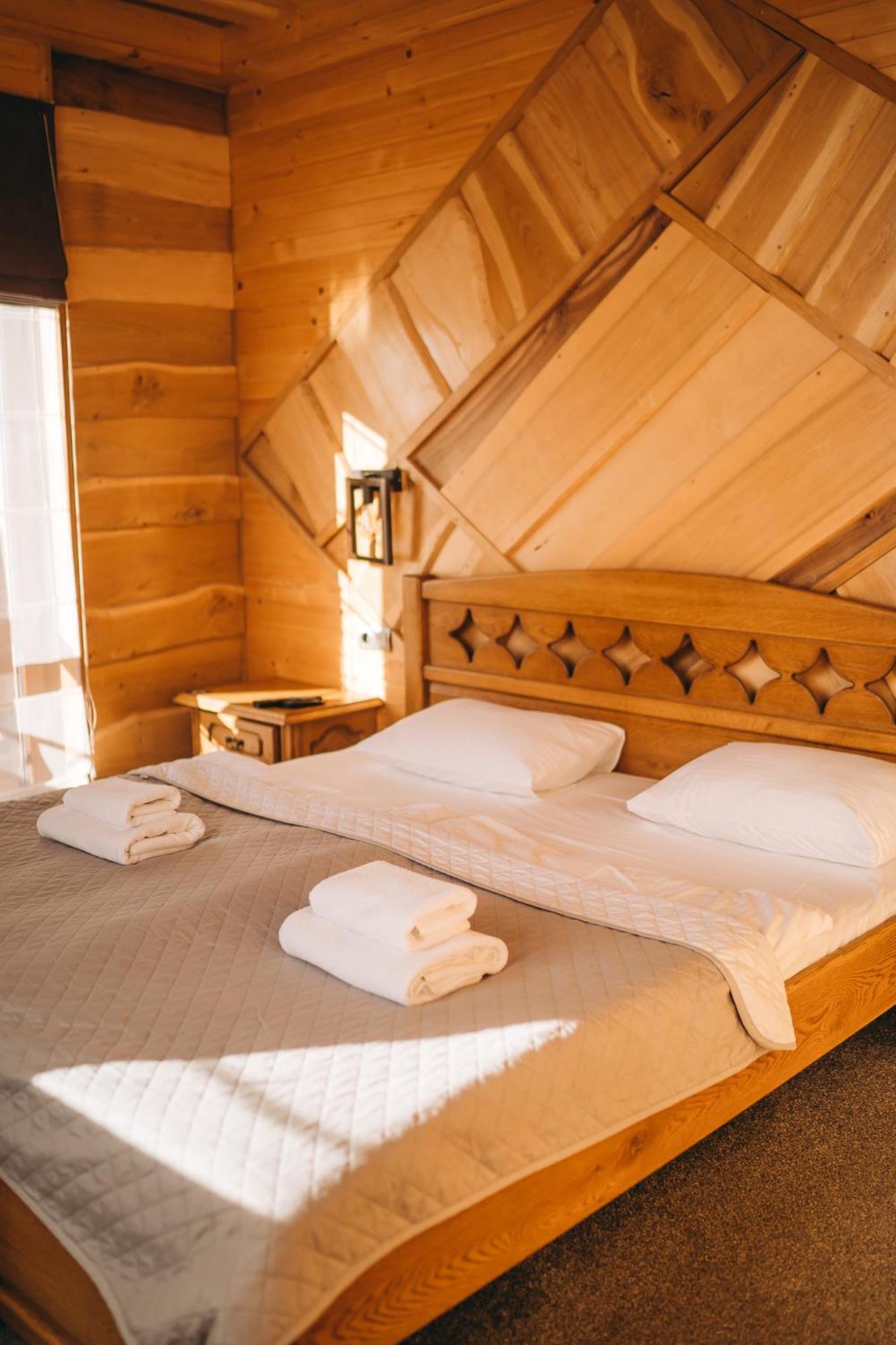 Rich Oak - Готель З Відкритим Панорамний Басейном Yablunytsya Extérieur photo